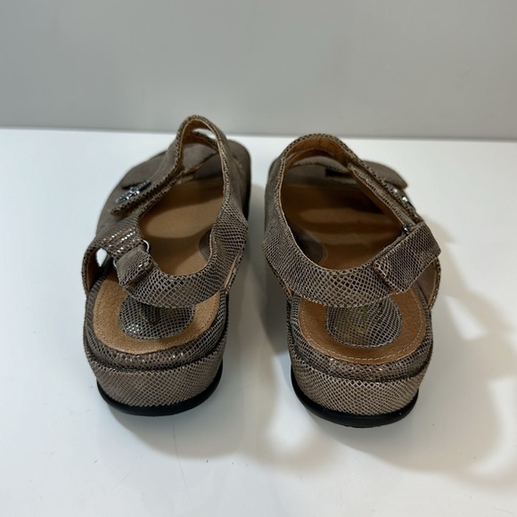 Clarks Tiffani Aldora Embossed Leather Sandals Size 8 - Picture 6 of 16